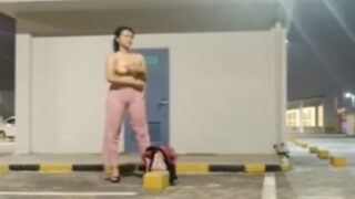 Siskaeee Eksib di Parkiran Mall