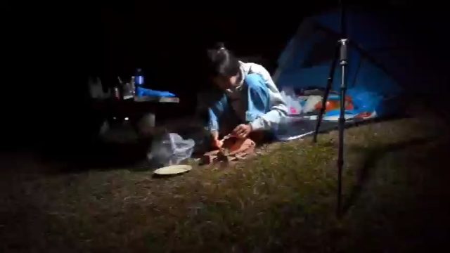 Orang Lain Kemah Mereka Malah Sibuk Ngentot